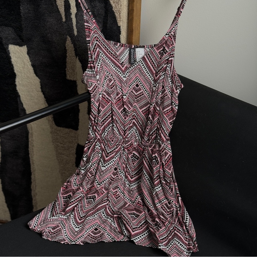 H&M Geometric Print Short Jumpsuit – Size 6, excellent condition